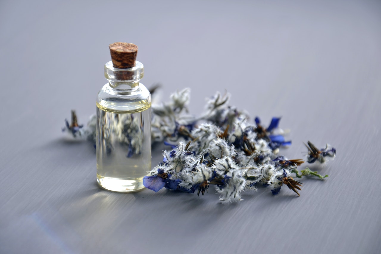 olejek lawendowy zastosowania - aromaterapia